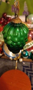 Antike mittelgroße/große grüne Traube Cluster Kugel Weihnachtsschmuck Merkur Glas  - Bild 1 von 9