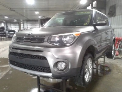 Used Front Center Interior Rear View Mirror fits: 2018 Kia Soul Front Center Gra - Image 1 of 4