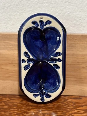 Decoración de pared vintage de tesoros de corazón tierno, cerámica artística granja azul y blanco Foto 1 de 4