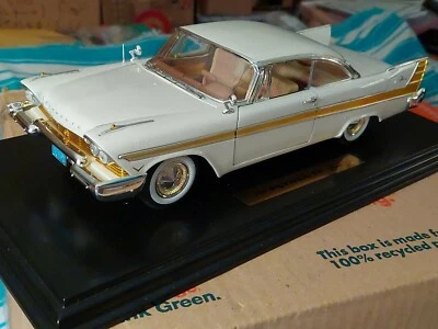 BOLD FAIRFIELD MINT 1:18 '57 PLYMOUTH FURY WHITE & GOLD, DRIVERS DOOR UNATTACHED - Image 1 of 4