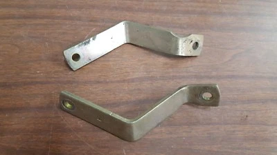 John Deere LA105 Lawn Tractor Transaxle Straps GX21933 - Image 1 of 2