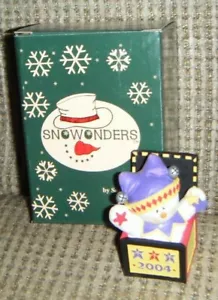 2004 JACK IN THE BOX SNOWMAN Sarah's Attic Snowonders Christmas Figurine #0601 - Foto 1 di 1