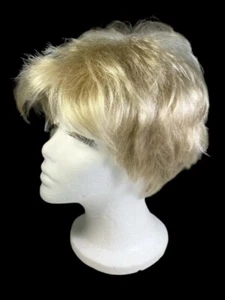 Paula Young EVAN Whisperlite Perücke A0384 kurze Schichten Farbe 22 hellblond durchschnittlich - Bild 1 von 13