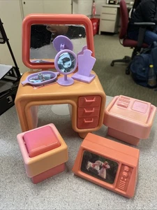 Vintage 1977 BARBIE VANITY & SGABELLO Rosa Casa dei Sogni Mobili Ricambi così com'è - Foto 1 di 6