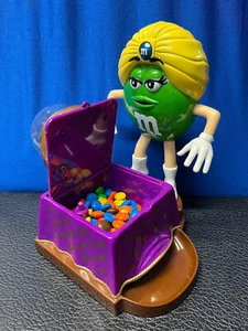 2008 Green M&M Fortune Teller Candy Dispenser Pop Up Dice Bubble - Picture 1 of 11