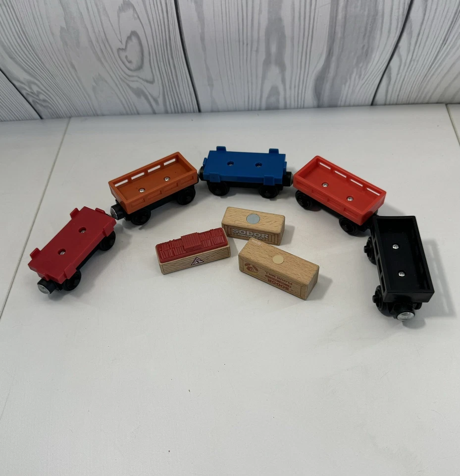 Thomas & Friends Tren Carga Coches Madera Lote de 5 y Varios Bloques de Carga Magnéticos Foto 1 de 4