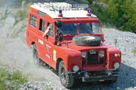 Italeri Land Rover Fire Truck - Image 1 of 1