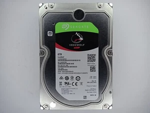 Disque dur de bureau SATA 6 To 3,5" Seagate IronWolf NAS ST6000VN0033 - Photo 1/2