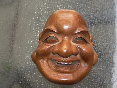 Máscara de madera tallada monje budista Hotei firmada Foto 1 de 4