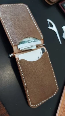 Mini cartera con clip para dinero hecha a mano, 4 bolsillos RFID protegido marrón gran regalo. Foto 1 de 4