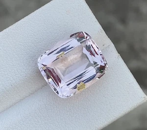 Morganita natural VS 10,38 CT con mineral dorado interior corte cojín Tanzania - Imagen 1 de 2