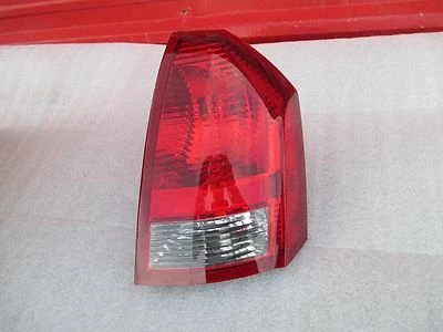 04805850AD 2005 2006 2007 Chrysler 300 300C fabricante de equipos originales Mopar luz trasera derecha Foto 1 de 4