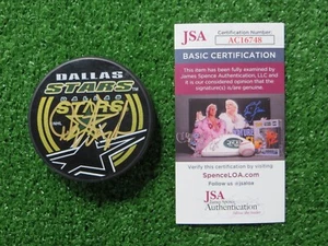 DISCO DE HOCKEY DARYL ""RAZOR"" REAUGH DALLAS STARS FIRMADO JSA CERTIFICADO DE AUTENTICIDAD - Imagen 1 de 5