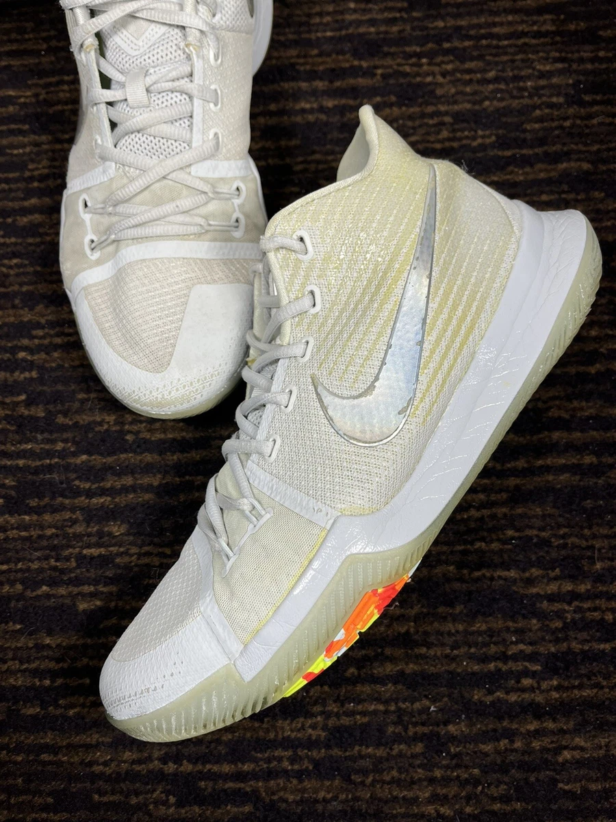 Preços baixos em Nike Kyrie 3 Time to Shine | eBay