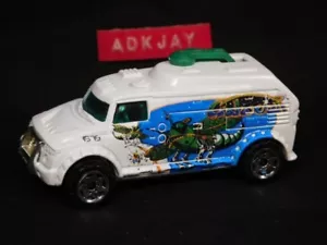 Camión robot MatchBox con antena verde móvil y puerta de apertura ~ blanco con base cromada - Imagen 1 de 5