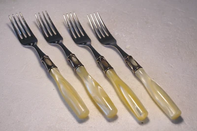 布加迪适用于 Vietri 餐具珍珠象牙丙烯酸手柄 4 个大叉 — 第 1/4 张图片