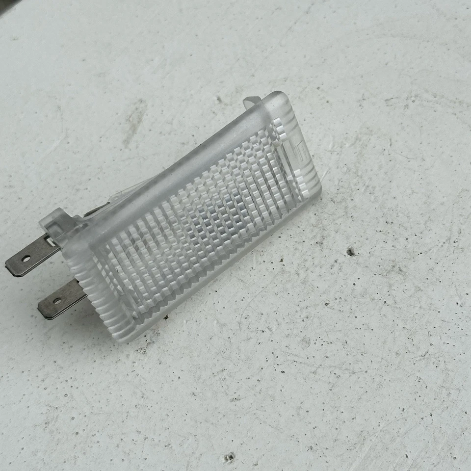 Nueva lámpara de cortesía genuina OEM GM Chevrolet puerta techo puerta con bombilla 12787007 Foto 1 de 4