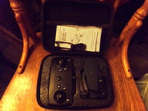 DRON PLEGABLE UNKNOW MAKE AND MODEL NEGRO EN ESTUCHE SUPER INDURACE - Imagen 1 de 7