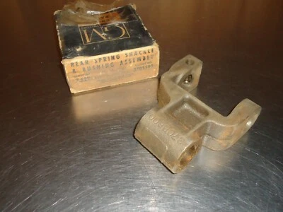 New NOS GM Rear Spring Shackle 3705599 1933-1954 Chevrolet Chevy GMC Truck - Image 1 of 3