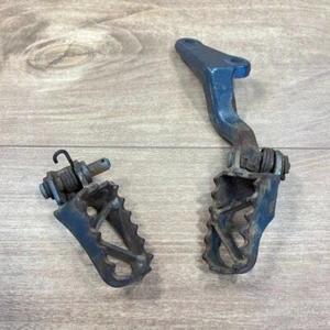 1994 KTM 400SC 400 SC / OEM ORIGINAL FOOT PEGS WITH MOUNTING BRACKET - Picture 1 of 9
