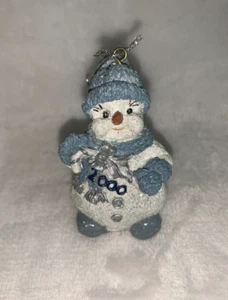 New 2000 Living Stone Snow Buddies Snowman In  Knit Hat With Candy Cane Ornament - Picture 1 of 9