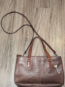 Vintage Fossil Brown Pebbled Leather Crossbody Shoulder Bag Purse With Key Charm - Picture 1 of 23