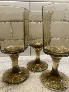 Juego de tres vasos de agua/vino Libbey Facets marrón tawny con patas - Imagen 1 de 10