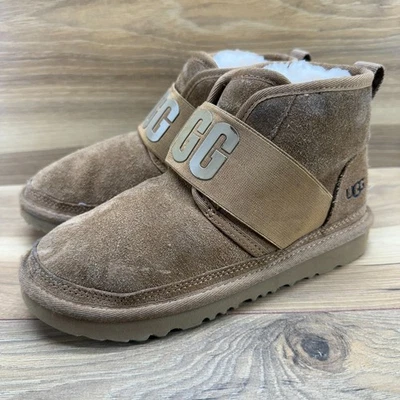 Botas UGG Jóvenes Niños Talla 2 Gráfico Neumel Chukka Castaño Gamuza Piel de Oveja Foto 1 de 4