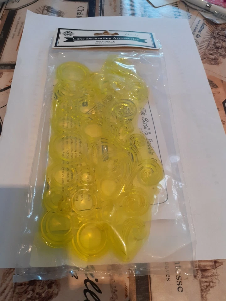 Cake Decorating/Craft  JEM  Bubble Frieze & Side Scroll x 2 pcs  NOW 1/2 PRICE! - Image 1 of 1
