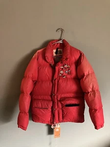 VNTG NORTH FACE down red ski coat with international ski lift tickets and pins!! - Picture 1 of 14