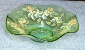 STUNNING Handpainted 6" Handmade Green Ruffled Rim Glass Bowl MCM VINTAGE - Picture 1 of 7