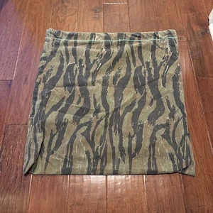 "Bolso con cordón vintage de tela camuflada verde y marrón - Especificaciones 25 1/2"" por 24""" - Imagen 1 de 7