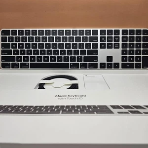Apple Magic Keyboard Touch ID Numeric Keypad Black A2520 Original MMMR3LL/A - Picture 1 of 1