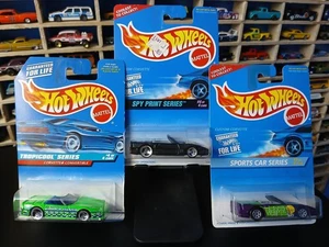 Hot Wheels Custom Corvette Convertible Lote de 3 - Imagen 1 de 5