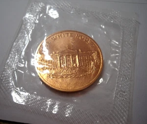 THE WHITE HOUSE PRESIDENTIAL SEAL  BRONZE UNCIRCULATED MEDAL IN WRAPPER - Picture 1 of 2