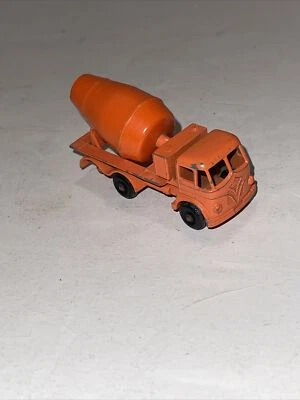 LESNEY MATCHBOX NO.26 FODEN CEMENT MIXER TRUCK - Image 1 of 4