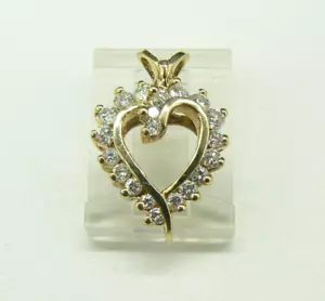 Ciondolo in oro giallo 14 kt .50 ctw con diamanti cuore 7/8" - Foto 1 di 8
