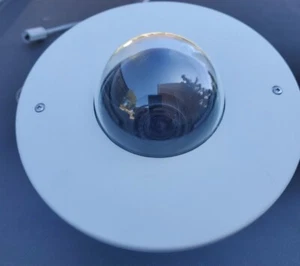 Sony SNC-DH220 1080p 2.9x-Optical Zoom Indoor Network Minidome Camera - Picture 1 of 3