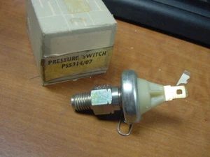 NOS Smiths Oil Pressure Switch Land Rover 88 1971-79 Ser III LandRover - Picture 1 of 3