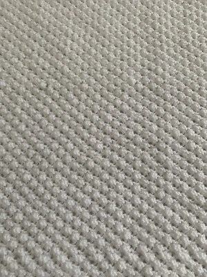 Manta de bebé tejida a mano. En color blanco. Hermoso diseño Foto 1 de 4