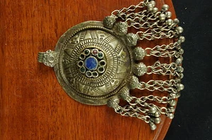 Colgante tribal yemení vintage con cabujones de piedra plata aprox. 1960 [Y8-W6-A8] - Imagen 1 de 9