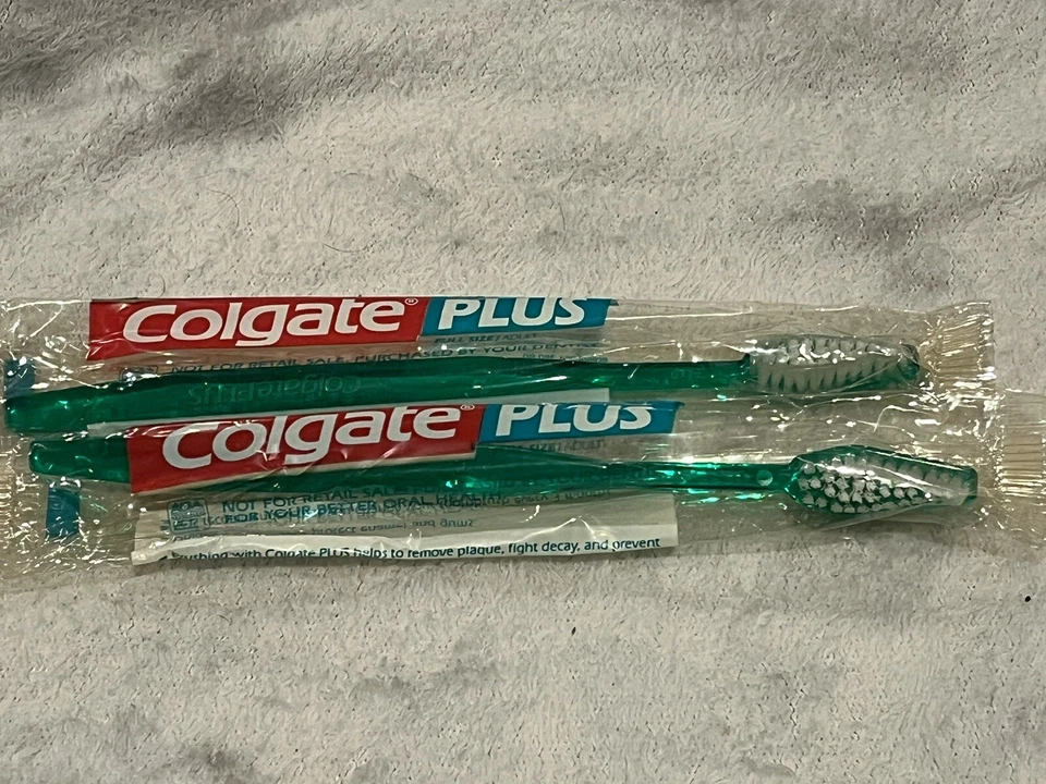 Vtg  2 Colgate Plus Toothbrush Diamond Full Head Soft Bristle Green - Image 1 of 4