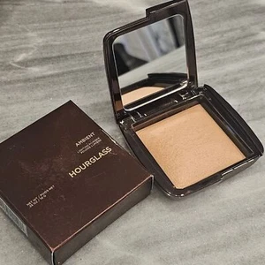 Hourglass Radiant Light Ambient Lighting Finishing Powder new - Picture 1 of 4