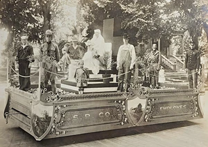 McCurry Foto Co Southern Pacific Railroad Employee Parade Float July 4th 1918 - Picture 1 of 10