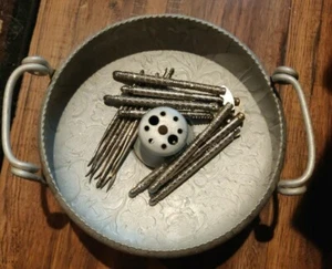 4 Nussknacker 7 Plektren Vintage Metall Nussschale, geätztes Blumen- und Beerenmuster - - Bild 1 von 11