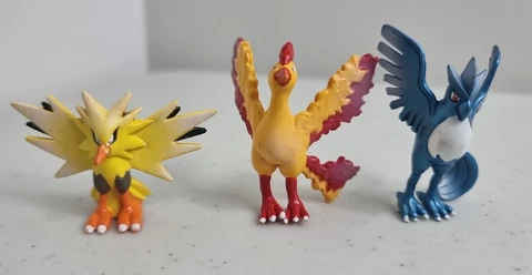 Zapdos Moltres Articuno TOMY Pokemon Figures CGTSJ 1999 Nintendo Legendary Birds Cover