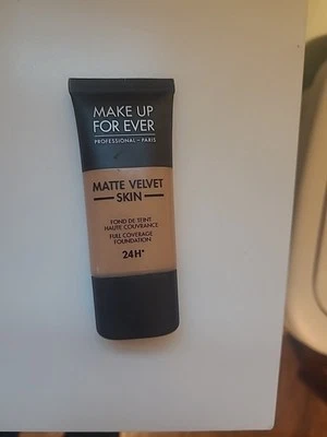 Make Up For Ever Matte Velvet Skin Liquid Full Coverage Foundation - Y425 - New - Image 1 of 3