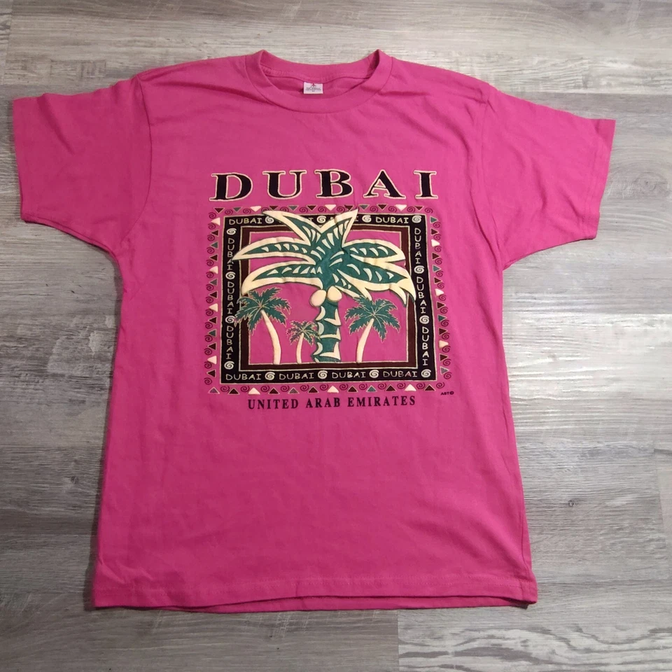 Camiseta Vintage Años 90 Dubai Estampado Puff Emiratos Árabes Unidos Viaje Souvenir Mediana Foto 1 de 4