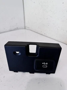 BMW 330 2019 INTERFACE USB-C PORT DE CHARGE PRISE AVEC GARNITURE OEM 6807232 - Photo 1 sur 5
