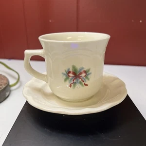 Pfaltzgraff Christmas Red Ribbons Bow Stoneware Coffee Cup Saucer Set of 4 - Picture 1 of 3